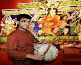 দুর্গাপুজোয় ব্যস্ত সৌরভ