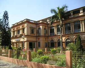 বিক্ষোভে উত্তাল পরিচালন কমিটির বৈঠক