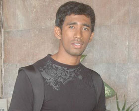 ধোনির নির্বাসনে জায়গা হল ঋদ্ধির