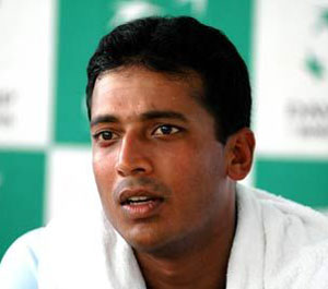 অবসর ঘোষণা করে সচিনের পাশে মহেশ