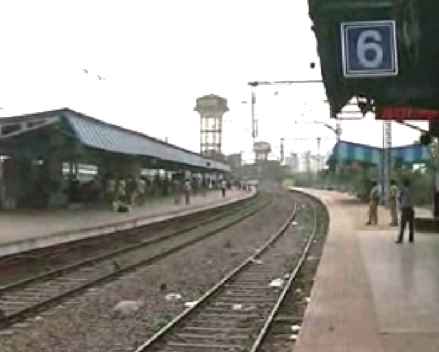 ট্রেনের ধাক্কায় মৃত ৫