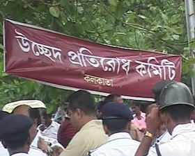 নোনাডাঙা: ধৃতদের মুক্তির দাবিতে মিছিলে উত্তপ্ত কলেজ স্ট্রিট