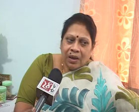 মধ্যরাতে দুষ্কৃতী হামলা মালা রায়ের বাড়িতে