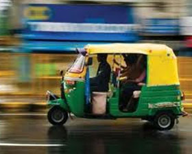 যাত্রী সীমা মানতে গিয়ে আক্রান্ত অটোচালক