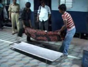 রাতের ট্রেনে দুষ্কৃতীর গুলিতে নিহত ব্যবসায়ী