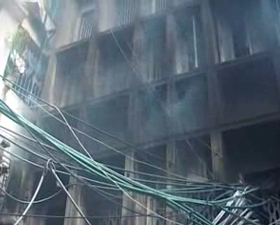 ভোররাতে ওলিউল্লা লেনে আগুন