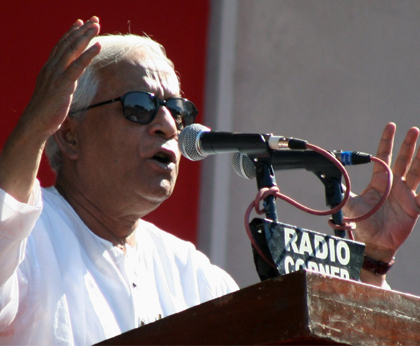 শিল্প থেকে আইন শৃঙ্খলা, সরকারের সমালোচনায় বুদ্ধদেব