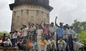`ধনতলাশ`কে কটাক্ষ কালামের, সোনা খোঁজের কথা অস্বীকার এএসআইয়ের