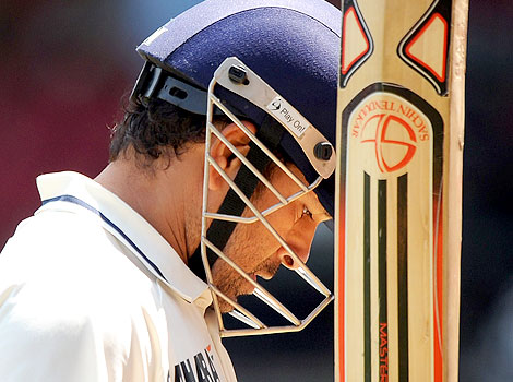 সচিন লাইভ- রোহতাকে মাস্টার ব্লাস্টার আউট ৫ রানে- লিটল মাস্টারকে বোল্ড করলেন মোহিত শর্মা