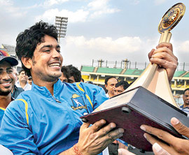লক্ষ্মীর দুরন্ত বোলিংয়ে রুদ্ধশ্বাস জয় বাংলার