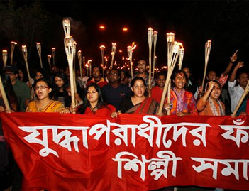অশান্তির আগুনে পুড়ছে বাংলাদেশ