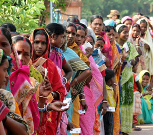 রাজ্য সরকার ও নির্বাচন কমিশনের মধ্যে নজিরবিহীন টানাপোড়েন