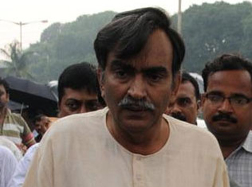 সূর্যকান্তের গাড়ি ঘিরে বিক্ষোভ তৃণমূলের