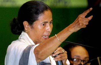 চাপে আছেন হাওড়ার পদযাত্রায় মমতাই বুঝিয়ে দিলেন