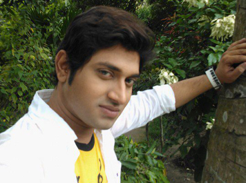 `ঘনিষ্ঠ` ছবি তুলতে বাধা দেওয়ায় খুন শিক্ষক-অভিনেতা