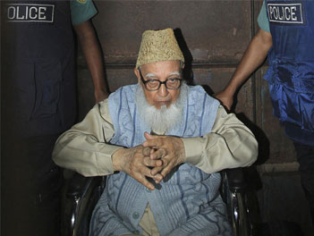 জামাত নেতার ৯০ বছরের কারাদণ্ডের নির্দেশ