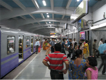 বিদ্যুৎহীন দমদম, বন্ধ মেট্রো পরিষেবা