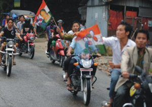 নিষেধাজ্ঞা স্বত্বেও রুখছে না বাইক বাহিনী