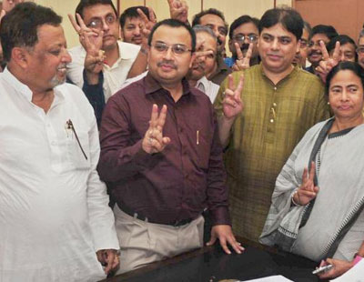 দল থেকে সাসপেন্ড করা হল সাংসদ কুণাল ঘোষকে, ক্ষমা চেয়ে রক্ষা পেয়ে গেলেন তাপস- শতাব্দী
